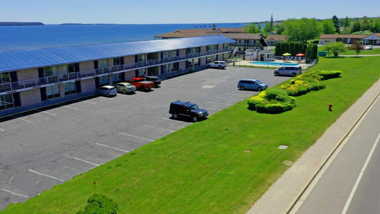 Days Inn & Suites By Wyndham St. Ignace Lakefront Eksteriør bilde