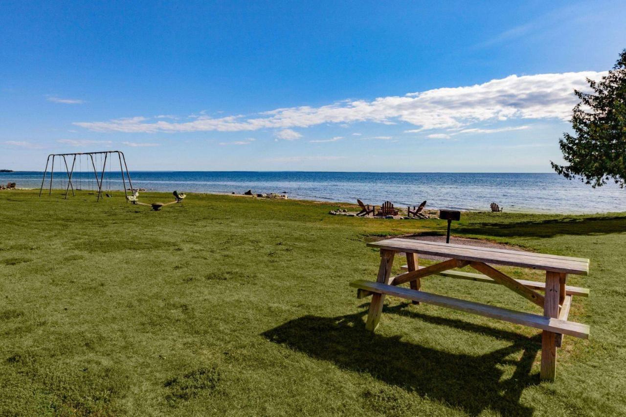 Days Inn & Suites By Wyndham St. Ignace Lakefront Eksteriør bilde