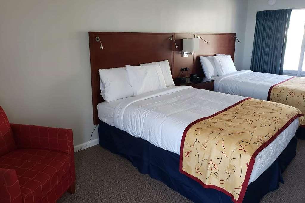 Days Inn & Suites By Wyndham St. Ignace Lakefront Rom bilde