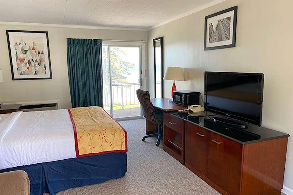 Days Inn & Suites By Wyndham St. Ignace Lakefront Rom bilde