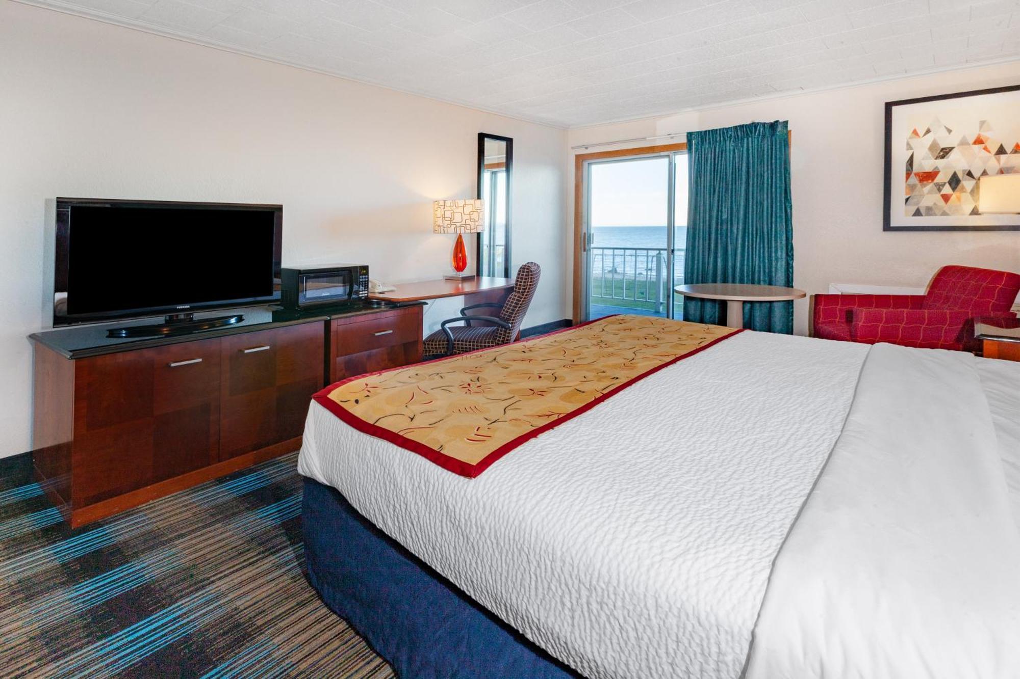 Days Inn & Suites By Wyndham St. Ignace Lakefront Eksteriør bilde